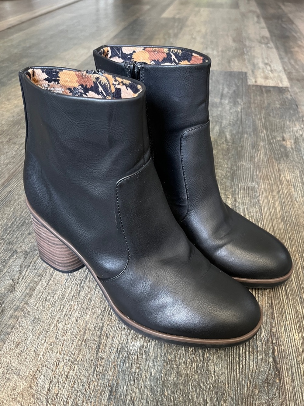 Korks Destiny Ankle Boots 9.5M Black and Brown Heel Boho Vegan Leather Kork Ease